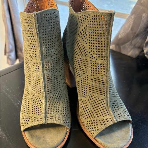 Lucky Brand Olive Green Vacob Suede Open-Toed Women’s Heels 7M - Picture 9 of 10